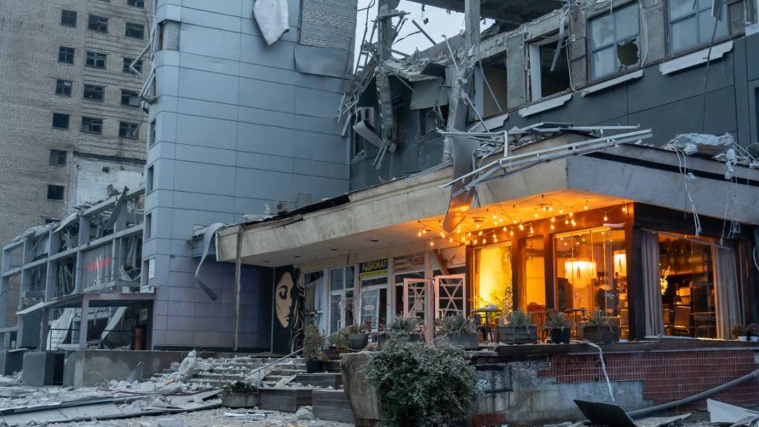 Rusya'dan Zaporijya'ya hava saldırısı! 4 ölü, 20 yaralı var 10